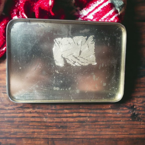 Hinged Vintage Christmas Tin Box with Angel and Mandolin on the Lid - Picture 5 of 9